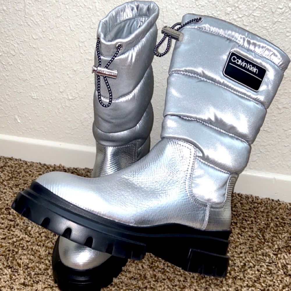 Calvin Klein Women’s Puffer Boots sz 8 Metallic NEW